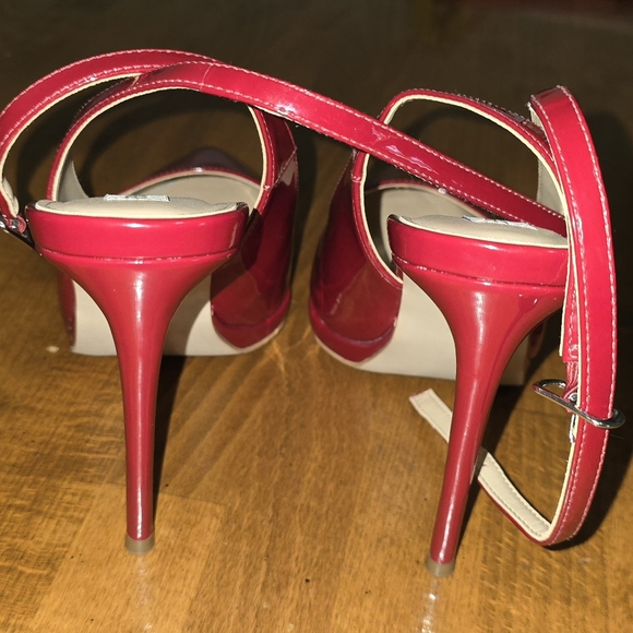 Steve Madden Red Stiletto - Picture 3 of 6